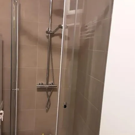 Luxurious 2 Bedroom Apartment *