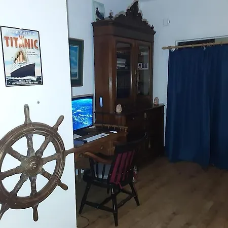 Apartment Luxurious 2 Bedroom *